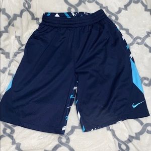 NWT BOYS NIKE SHORT SIZE LARGE